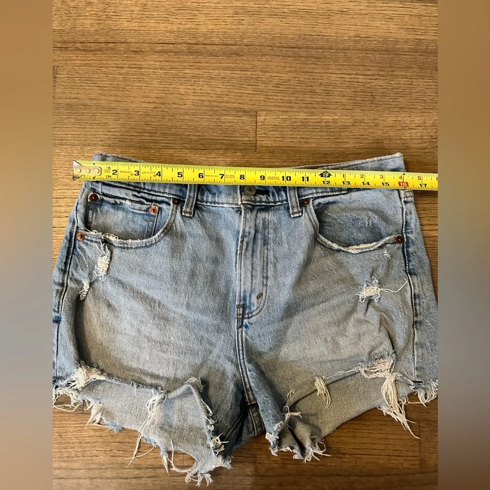 Abercrombie & Fitch The Mom Short-Mid Rise-Size 10